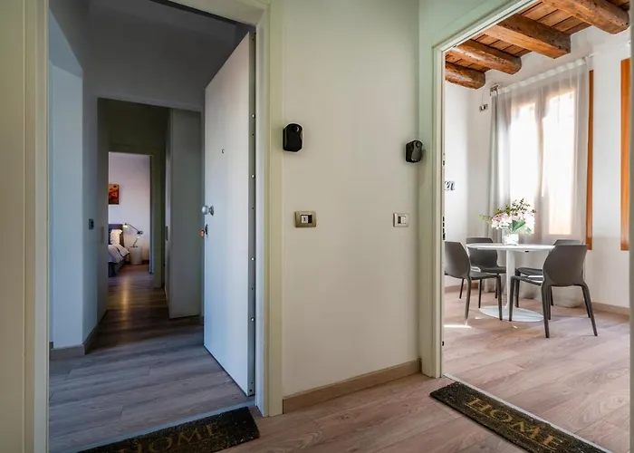 Sea To Sky By Wonderful Italy * Venetië