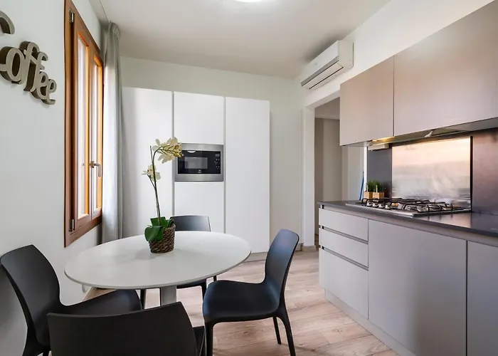 Sea To Sky By Wonderful Italy * Venetië